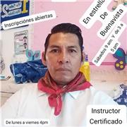 Instructor y maestro de danza especializado en jóvenes y adultos